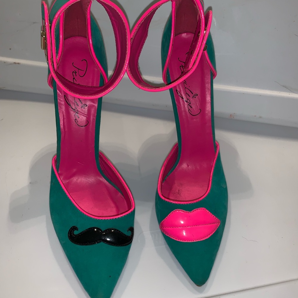 Privileged Shoe - Picture 2 of 2